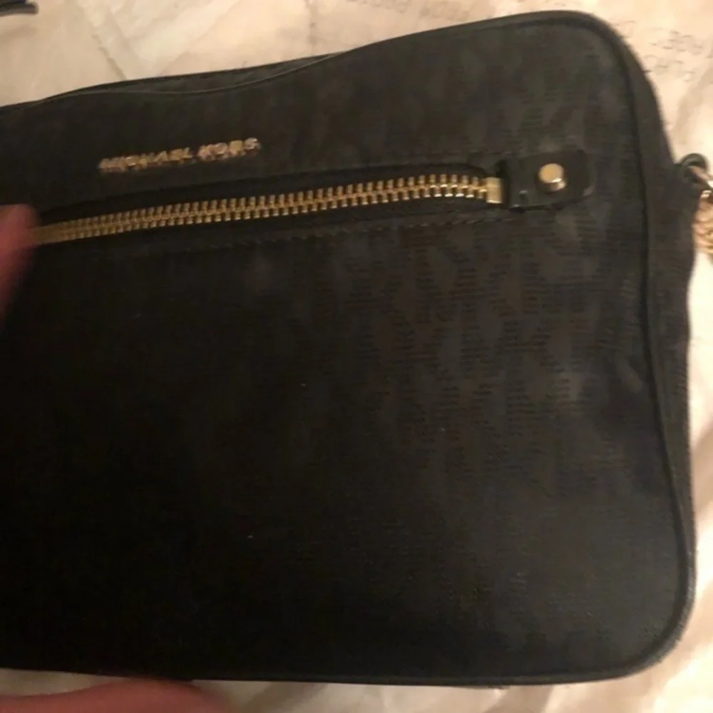 Michael kors signature mk messenger crossbody bag